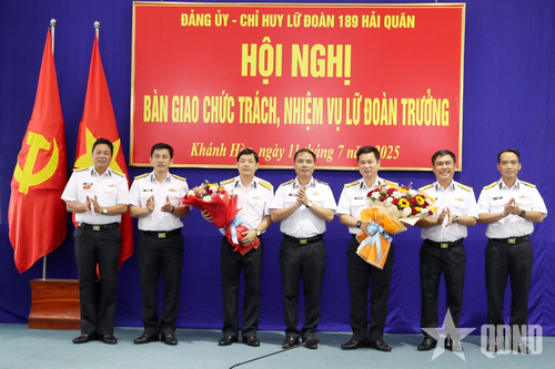 Bàn giao chức trách, nhiệm vụ Lữ đoàn trưởng Lữ đoàn Tàu ngầm 189 Hải quân