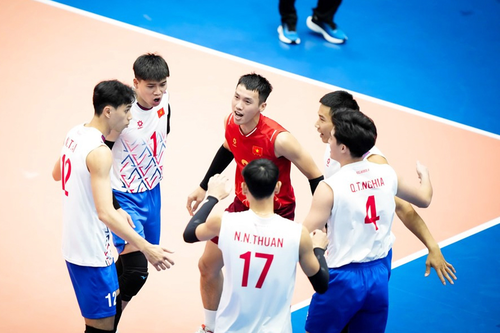 Tuyển bóng chuyền nam Việt Nam thắng kịch tính Thái Lan