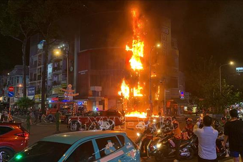 TP Hồ Chí Minh: Kịp thời dập tắt vụ cháy tại cửa hàng bán thức ăn nhanh