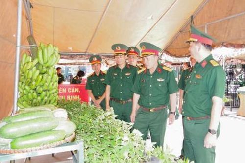 Chỉ huy trưởng Bộ CHQS TP Đà Nẵng kiểm tra các đơn vị trên địa bàn