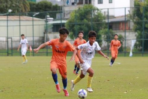 U13 SHB Đà Nẵng đấu U13 SLNA ở bán kết
