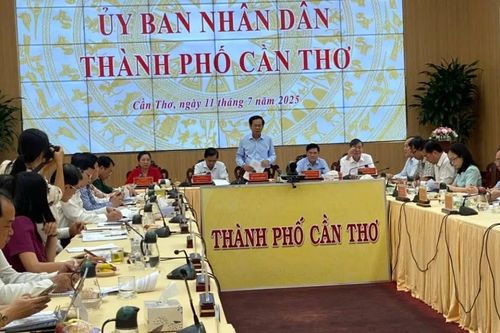 Nỗ lực giải quyết thủ tục hành chính tốt nhất cho người dân, doanh nghiệp