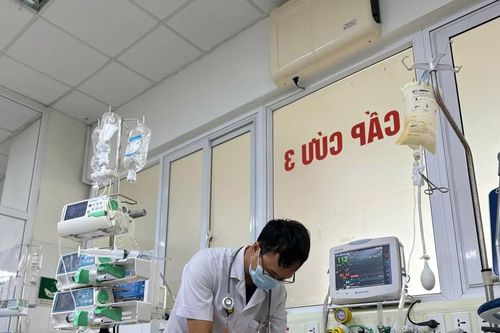 Liệt tứ chi sau mũi tiêm giảm đau