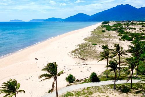 Vịnh đẹp Lăng Cô bị rác thải bủa vây bây giờ ra sao?