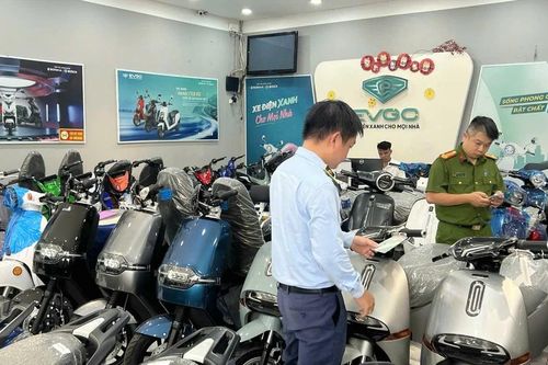 Bắt tạm giam 3 người kinh doanh xe máy điện giả nhãn hiệu NIJA