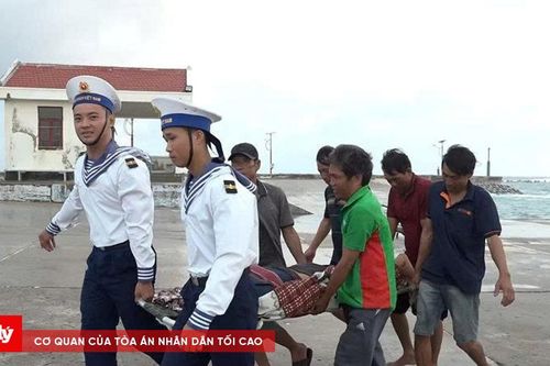 Kịp thời cứu ngư dân bị chấn thương nặng khi đánh bắt trên biển