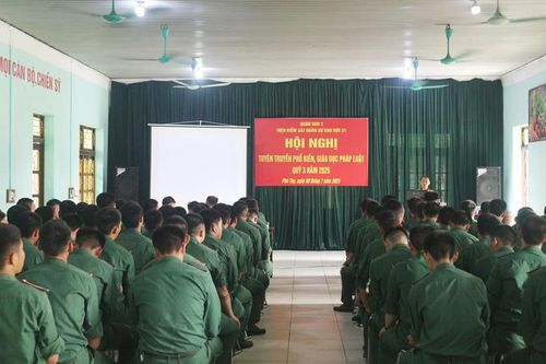 VKSQS khu vực 21: Tuyên truyền, phổ biến pháp luật cho 200 quân nhân