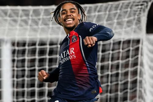 PSG dang tay cứu kỳ phùng địch thủ khỏi nguy cơ xuống hạng