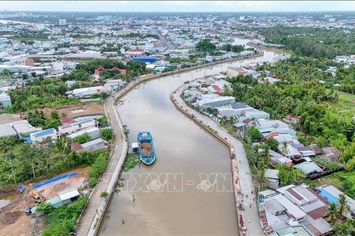 Người dân vui mừng khi kè rạch Cái Sơn sắp hoàn thành