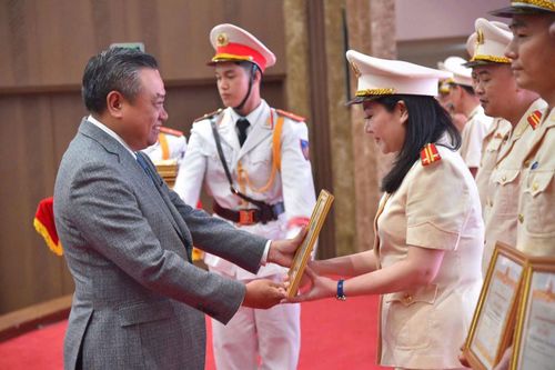 Gặp mặt, biểu dương điển hình tiên tiến tiêu biểu của Công an Thủ đô