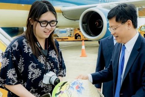 'Cú hích' từ du lịch và công nghiệp giúp kinh tế Huế bứt phá mạnh mẽ