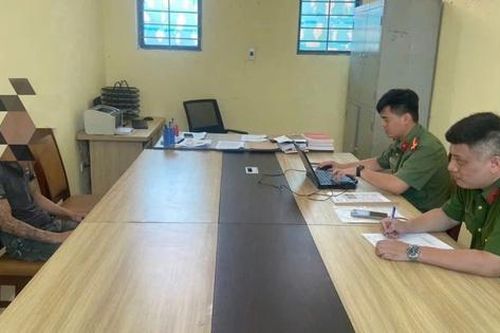 Xử lý nam thanh niên không mặc quần áo nhảy múa, phát trực tiếp lên Facebook