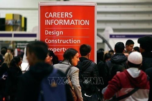 Nền kinh tế lớn thứ sáu thế giới tăng trưởng trì trệ