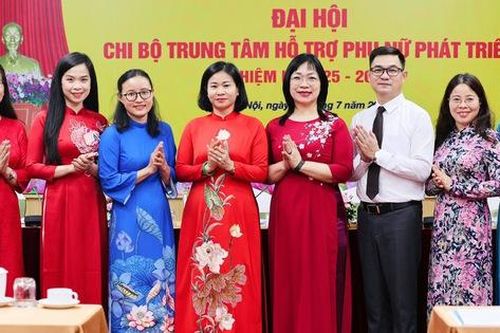 Chi bộ Trung tâm Hỗ trợ phụ nữ phát triển tổ chức thành công Đại hội nhiệm kỳ 2025 - 2030
