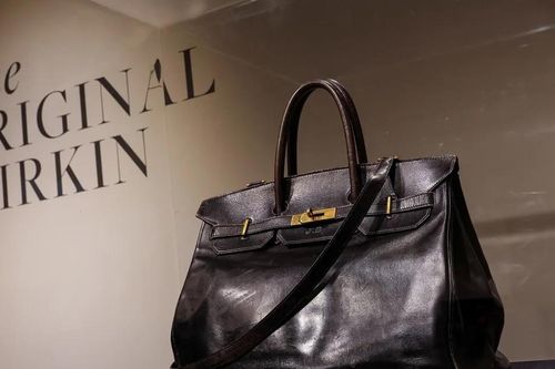 Một chiếc Hermes Birkin cũ kỹ trở thành biểu tượng thời trang đắt nhất trong lịch sử