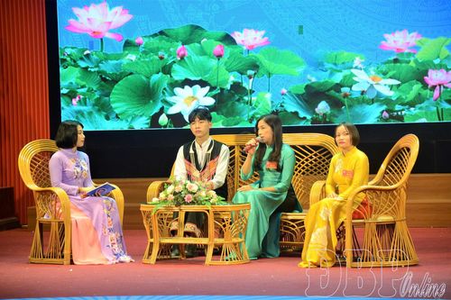 Giáo dục chuyển biến từ học và làm theo Bác