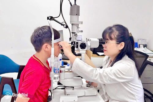 Những bệnh về mắt thường gặp trong mùa hè