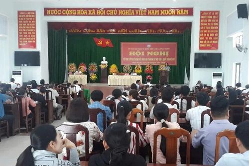 Đại biểu Quốc hội Nguyễn Thị Thu Thủy tiếp xúc cử tri xã Vân Canh và xã Vĩnh Thạnh