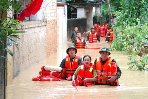 Giữ dân an giữa mưa lũ