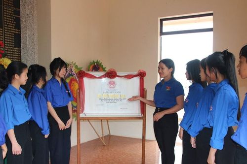 Thắp lửa truyền thống từ những 'địa chỉ đỏ'