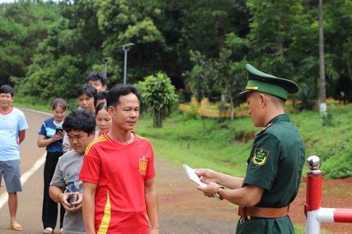 Tạo thuận lợi cho người dân xuất, nhập cảnh