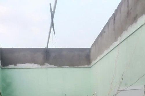 Xã Hồng Thái: Mưa, gió mạnh gây tốc mái nhiều hộ dân