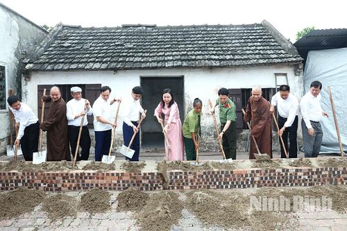 Khởi công xây dựng nhà Đại đoàn kết cho hộ có hoàn cảnh đặc biệt khó khăn ở xã Phát Diệm