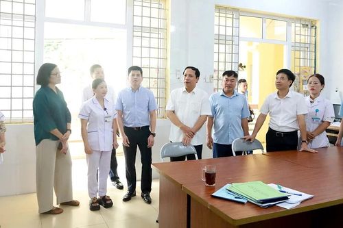 Phó Chủ tịch UBND tỉnh Nguyễn Văn Toàn kiểm tra tình hình hoạt động của chính quyền xã Liên Sơn