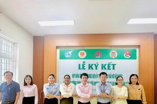 Ngân hàng CSXH Gio Linh: Ký kết ủy thác cho vay hộ nghèo và đối tượng chính sách