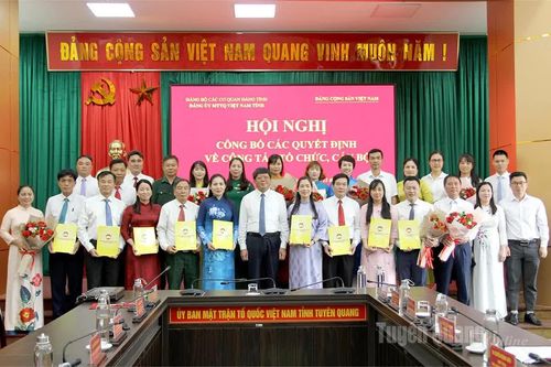 Đảng ủy Ủy ban MTTQ Việt Nam tỉnh công bố quyết định về công tác tổ chức, cán bộ