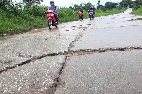 Quảng Ninh: Tuyến đường Bình Khê - Mạo Khê xuống cấp nghiêm trọng, dân mong sớm sửa chữa