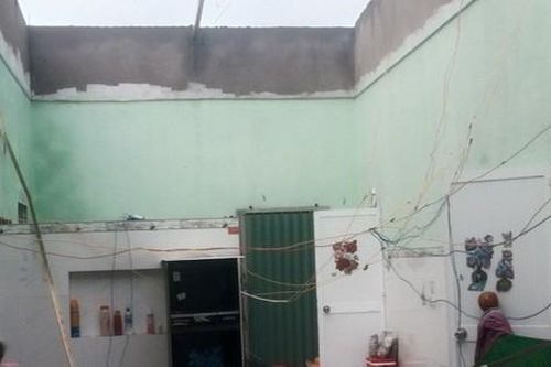 Nhiều nhà ở Lâm Đồng bị tốc mái sau trận mưa dông lớn