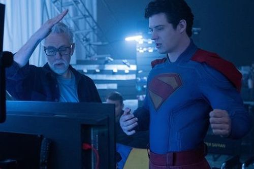 'Superman' gây tranh cãi, doanh thu có khả quan?