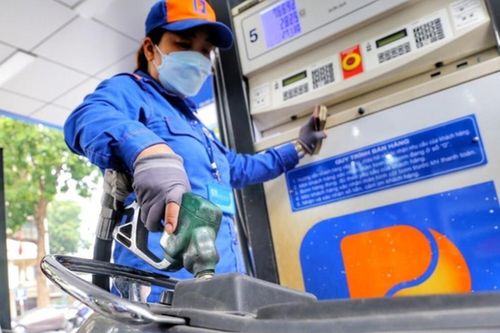 Đề xuất tiếp tục giảm một nửa thuế bảo vệ môi trường với xăng