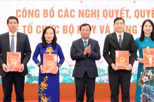 Phú Thọ: Công bố các nghị quyết, quyết định về tổ chức và công tác cán bộ các cơ quan của HĐND tỉnh