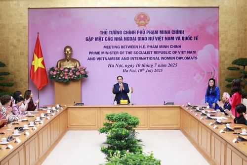 Thủ tướng: Việt Nam rất coi trọng sự đóng góp của phụ nữ