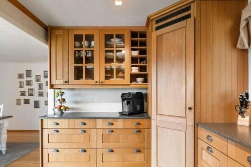 Làm nội thất gia đình chọn gỗ tự nhiên hay gỗ công nghiệp?