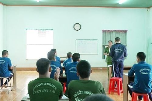 Những cán bộ cảnh sát miệt mài 'gieo' con chữ ở cơ sở cai nghiện