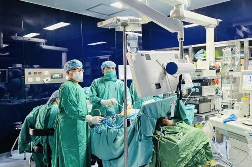 Cụ ông cao tuổi nhất thế giới mắc ung thư tụy được phẫu thuật nội soi thành công