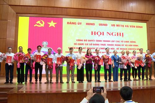Đảng bộ xã Vân Đình có 69 tổ chức Đảng trực thuộc