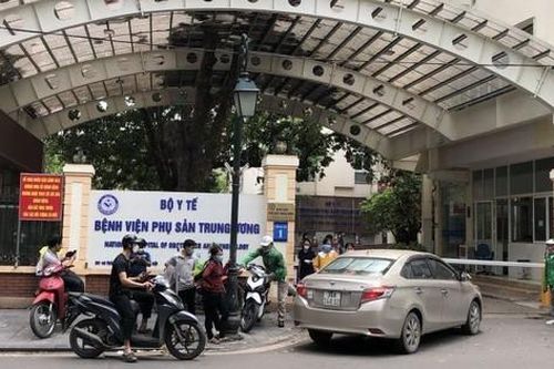 Nhóm 'cò mồi' tại cổng bệnh viện phụ sản Trung ương 'sa lưới'