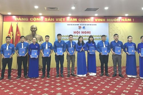 Công bố các quyết định về công tác tổ chức, cán bộ Đoàn TNCS Hồ Chí Minh