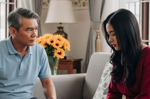 Ánh mắt của bố anh khiến tôi run sợ trong lần ra mắt đầu tiên
