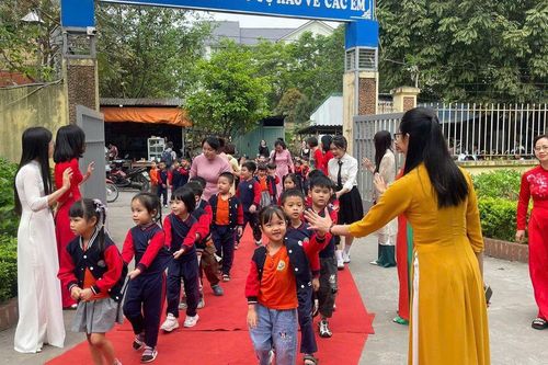 Tin vui: Chính phủ sẽ xếp lại bảng lương của giáo viên mầm non, phổ thông, những ai được hưởng lợi?