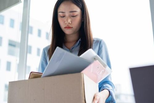 Mùi cơ thể khiến cô gái bị đuổi việc