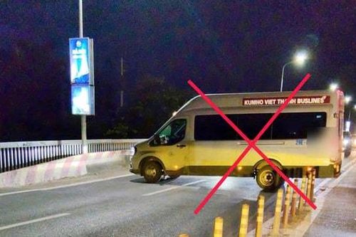 Hà Nội: Xử phạt tài xế quay đầu xe ở đầu cầu Thăng Long