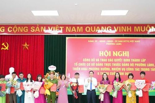 Phường Láng công bố các quyết định thành lập tổ chức cơ sở Đảng