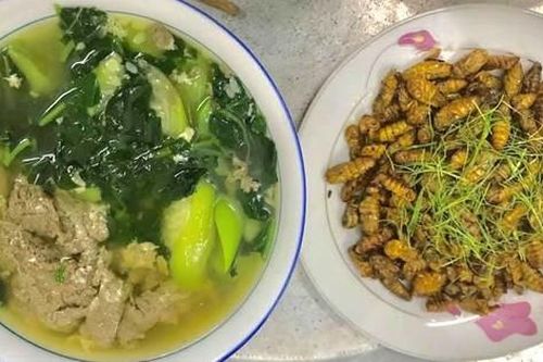 Không phải nước rau muống luộc, nhộng rang ăn với món canh này ngon nhất