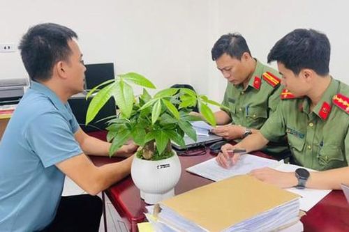 Đưa người sang nước ngoài trái phép bằng hình thức 'tráng hộ chiếu'