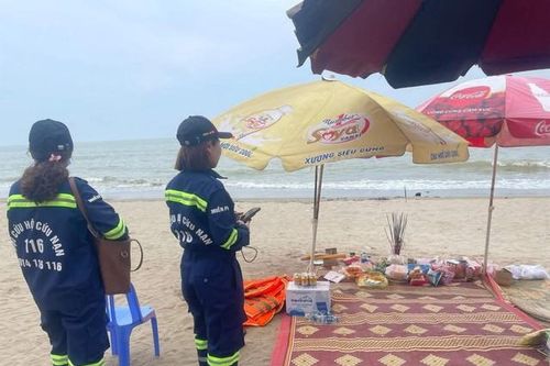 Tìm thấy thi thể cháu bé mất tích khi tắm biển Sầm Sơn